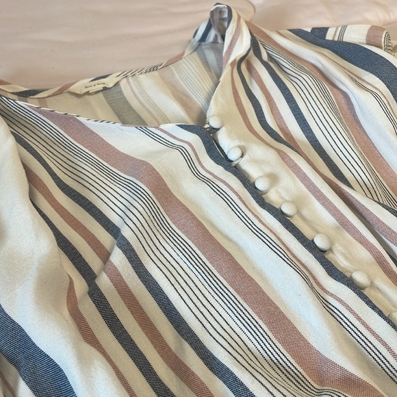 blouse - Picture 2 of 3